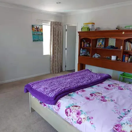 Flat Bush Large Ensuite